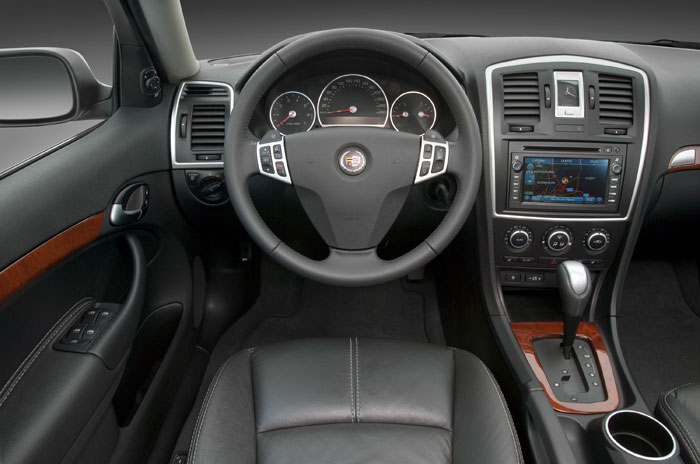 В интерьере Cadillac BLS царит атмосфера роскоши