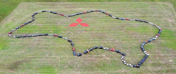 Автомобили Mitsubishi сформировали гигантскую карту Украины размером 150х100 метров